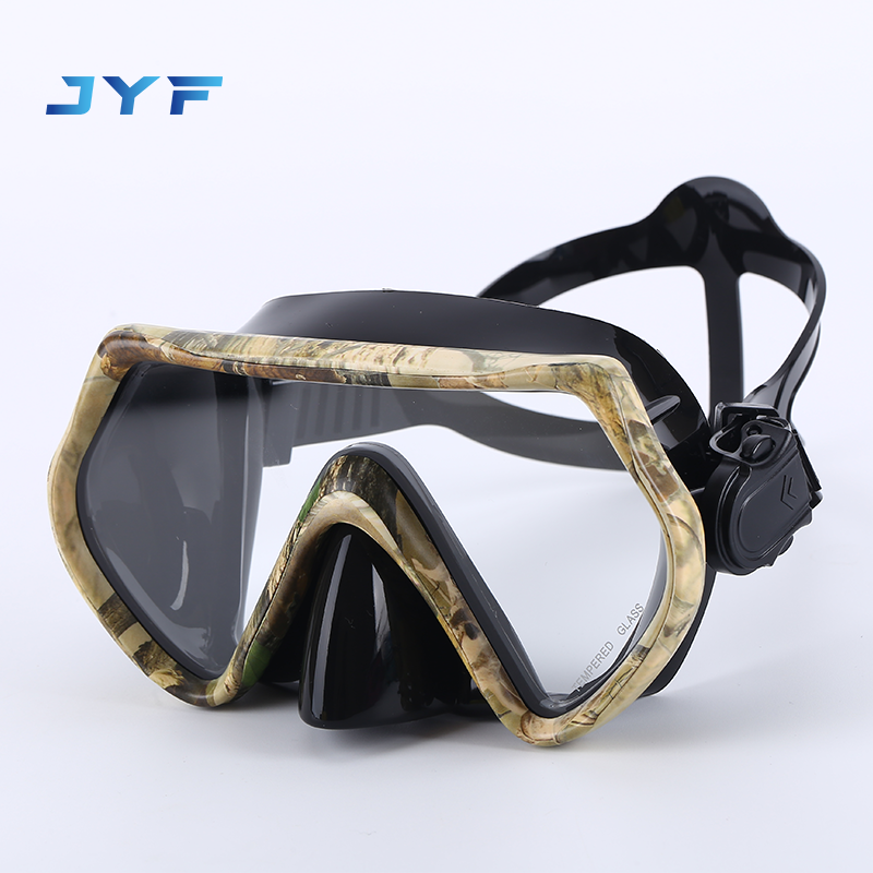 camouflage diving mask