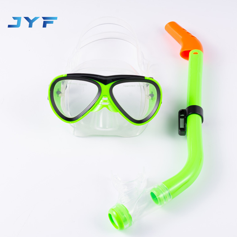 diving goggles with snorkel